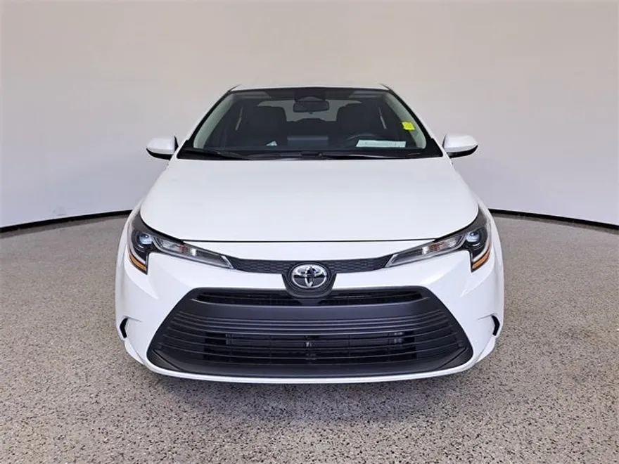 2025 Toyota Corolla LE photo 1