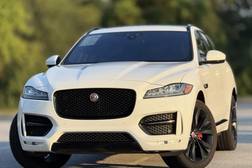 2017 Jaguar F-PACE R-Sport photo 1
