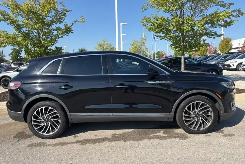 2019 Lincoln Nautilus Reserve photo 1