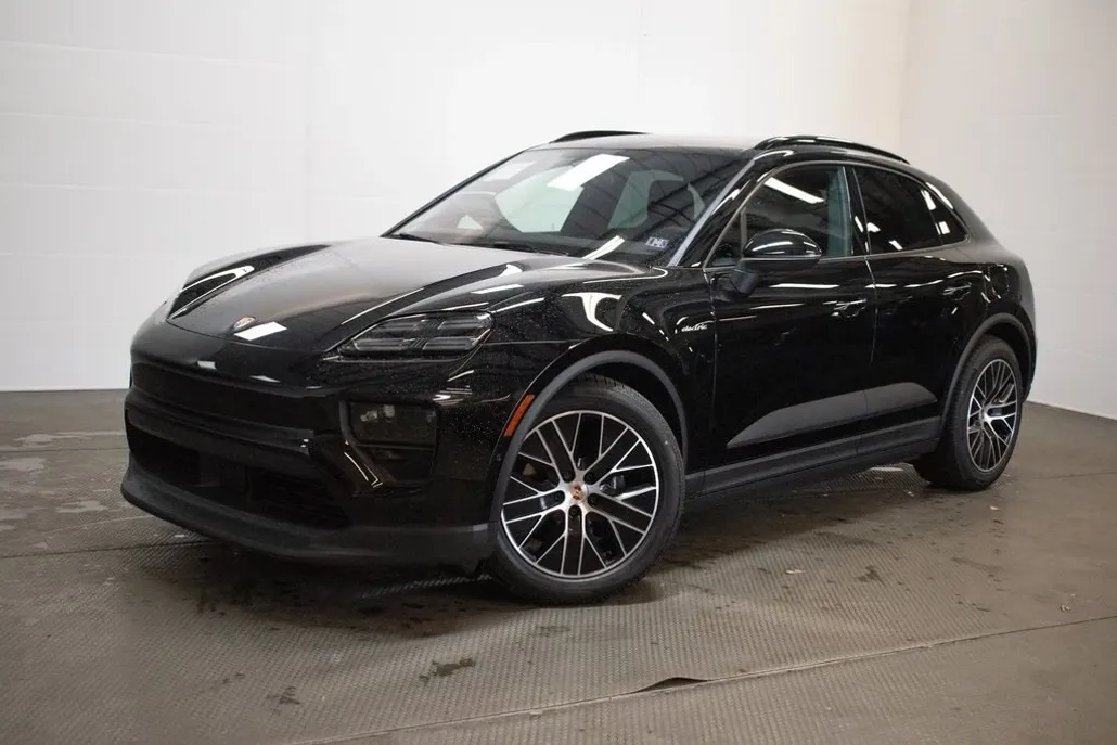 2025 Porsche Macan Electric 4 photo 1