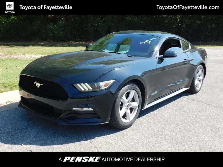 2016 Ford Mustang V6 photo 1