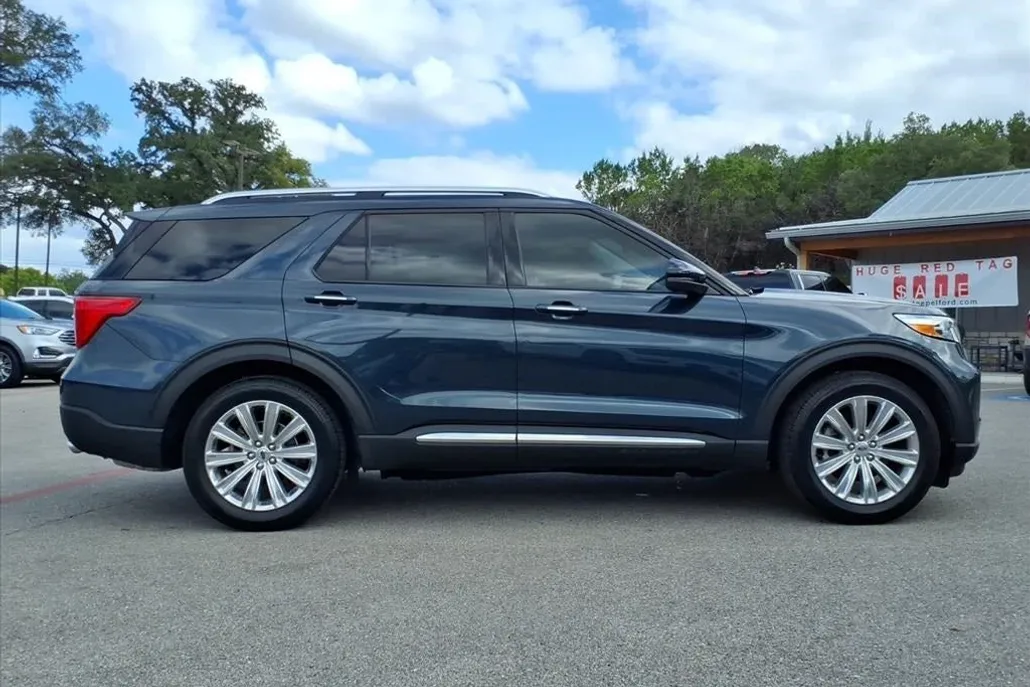 2022 Ford Explorer Limited photo 1