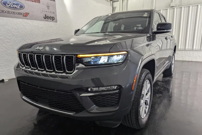 2022 Jeep Grand Cherokee Limited photo 1