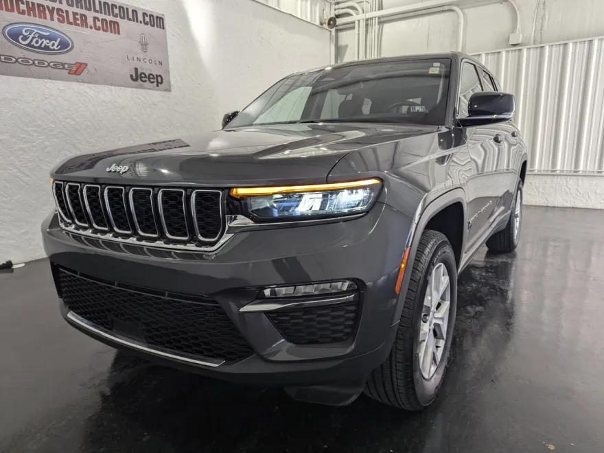 2022 Jeep Grand Cherokee Limited photo 1