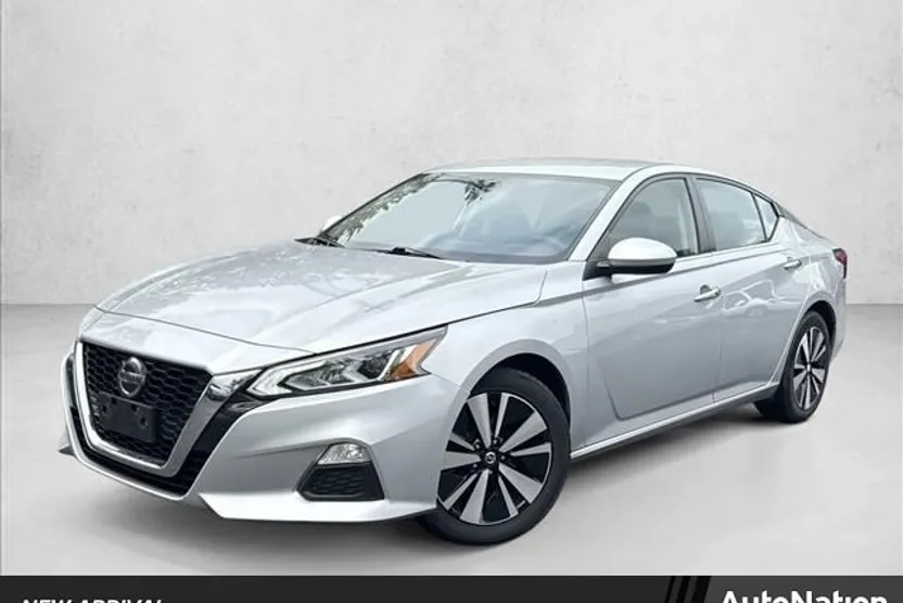 2022 Nissan Altima 2.5 SV photo 1