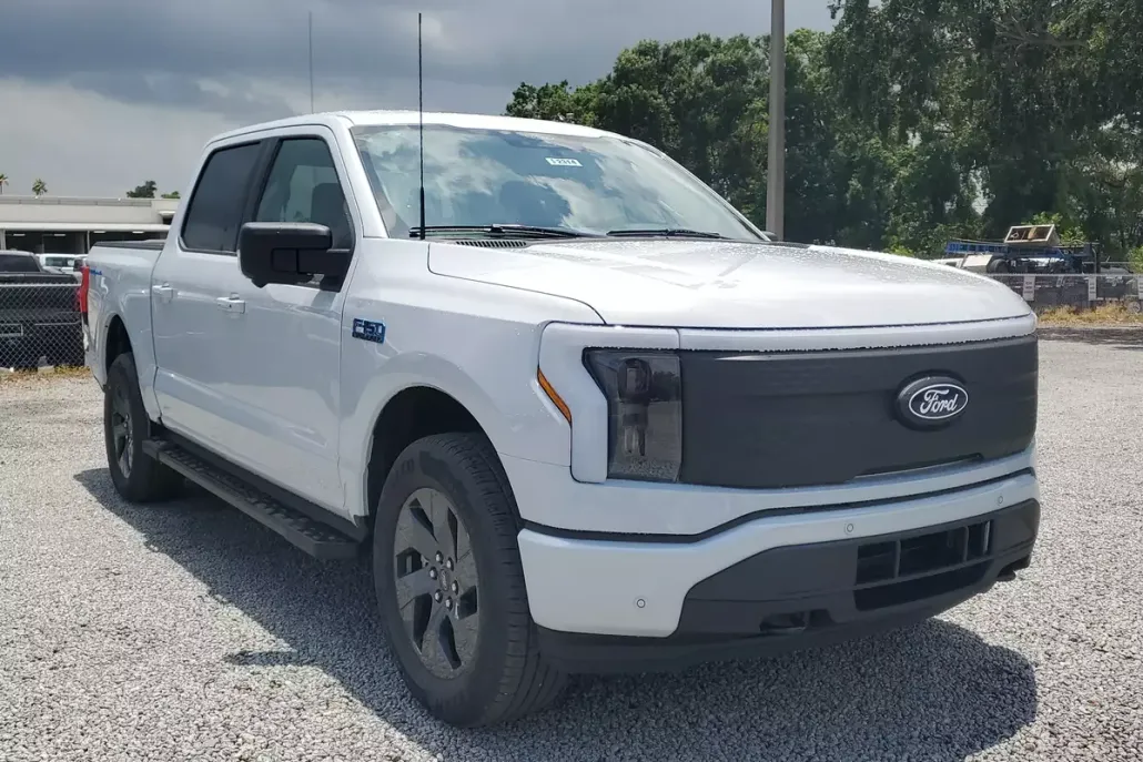 2025 Ford F-150 Lightning photo 1