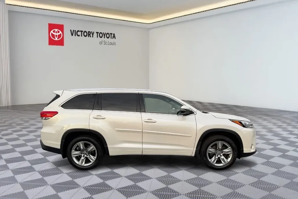 2017 Toyota Highlander Limited Platinum photo 1