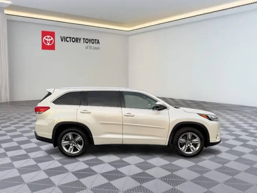2017 Toyota Highlander Limited Platinum photo 1