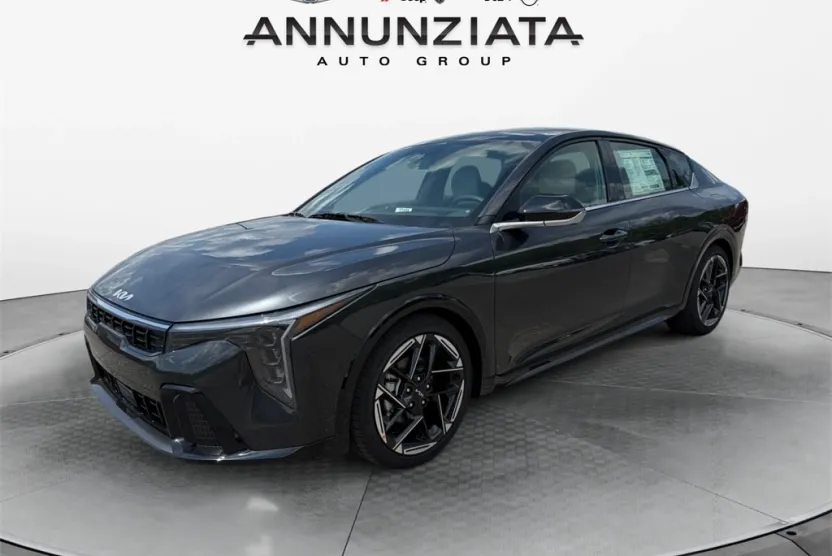 2025 Kia K4 GT-Line photo 1
