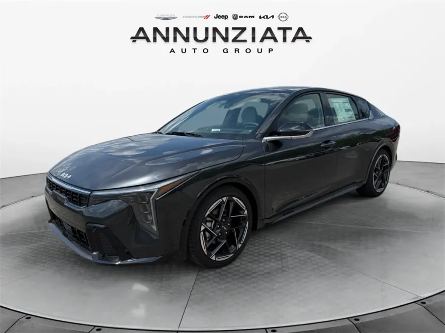 2025 Kia K4 GT-Line photo 1