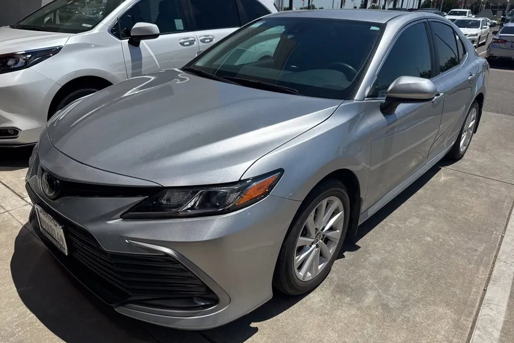 2024 Toyota Camry LE photo 1