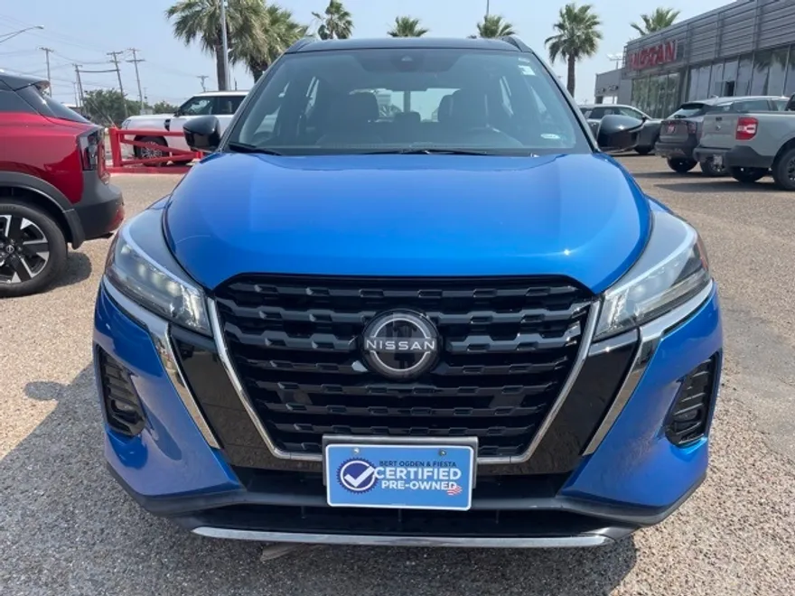 2023 Nissan Kicks SR photo 1