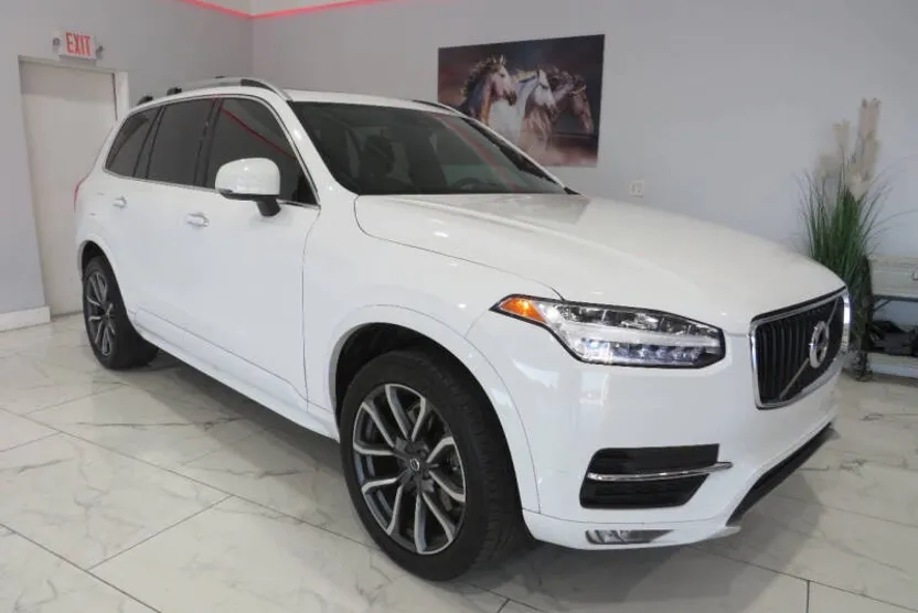 2019 Volvo XC90 T6 Momentum photo 1