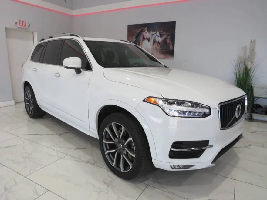 2019 Volvo XC90 T6 Momentum photo 1