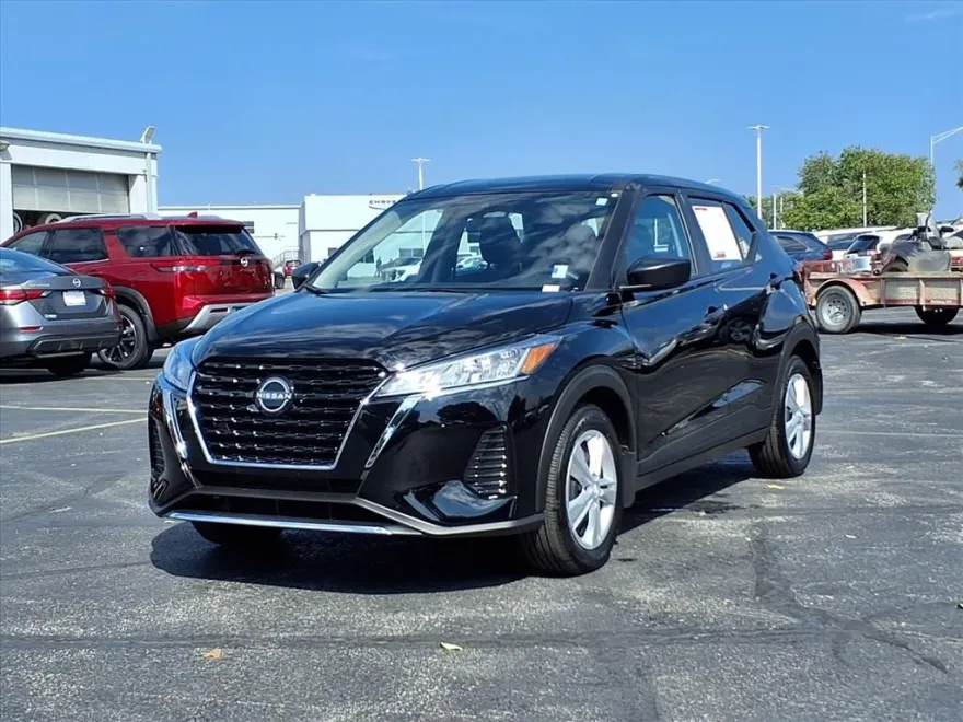 2025 Nissan Kicks Play S photo 1