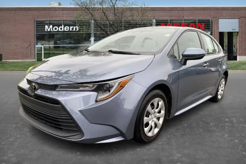 2023 Toyota Corolla LE photo 1