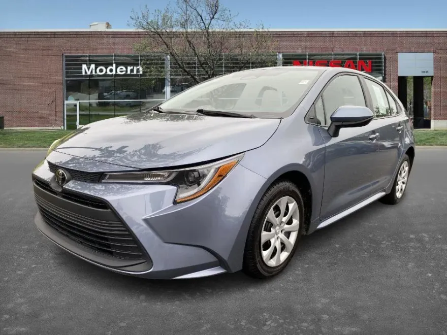 2023 Toyota Corolla LE photo 1