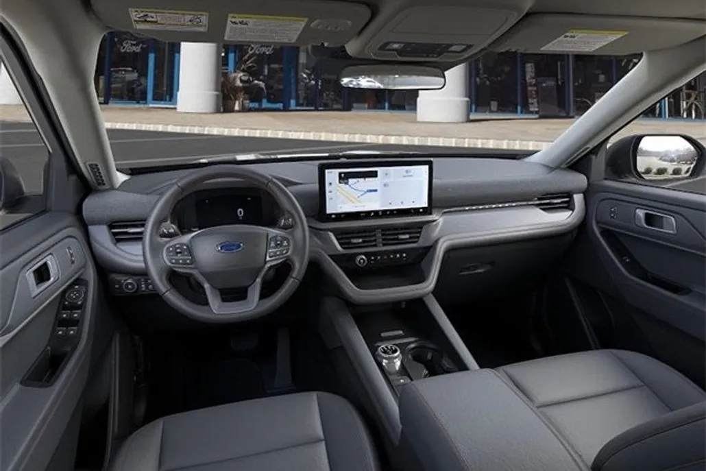 2025 Ford Explorer photo 1