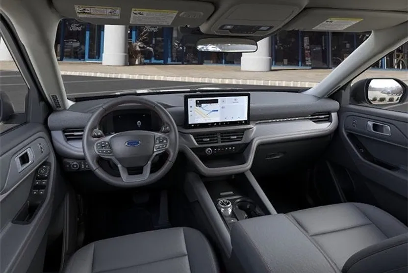 2025 Ford Explorer photo 1