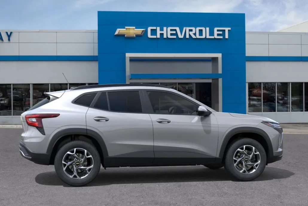2025 Chevrolet Trax LT photo 1
