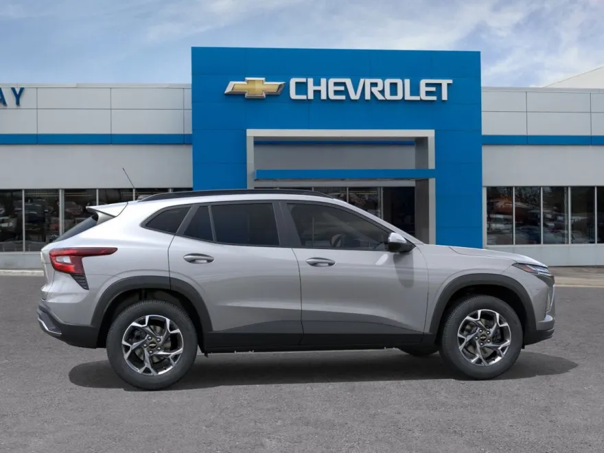 2025 Chevrolet Trax LT photo 1