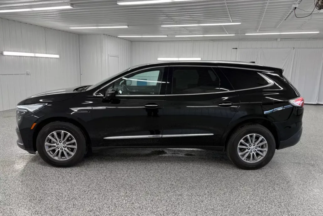 2024 Buick Enclave Essence photo 1