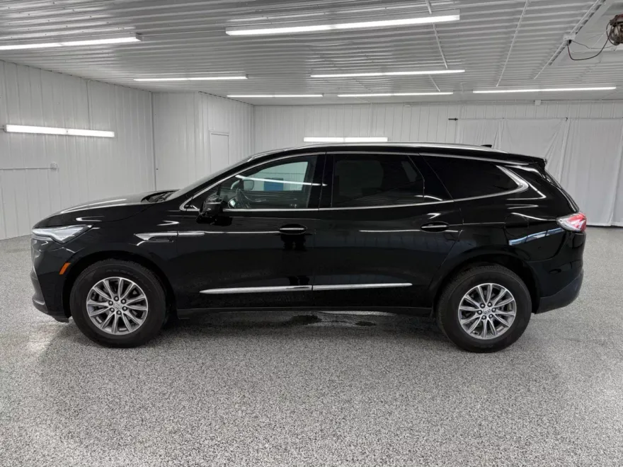 2024 Buick Enclave Essence photo 1
