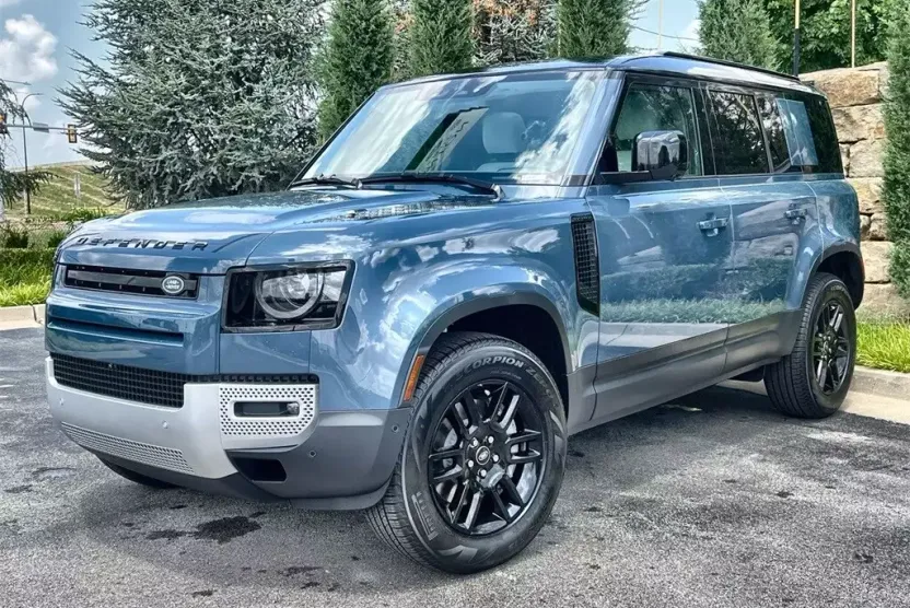 2025 Land Rover Defender 110 S photo 1