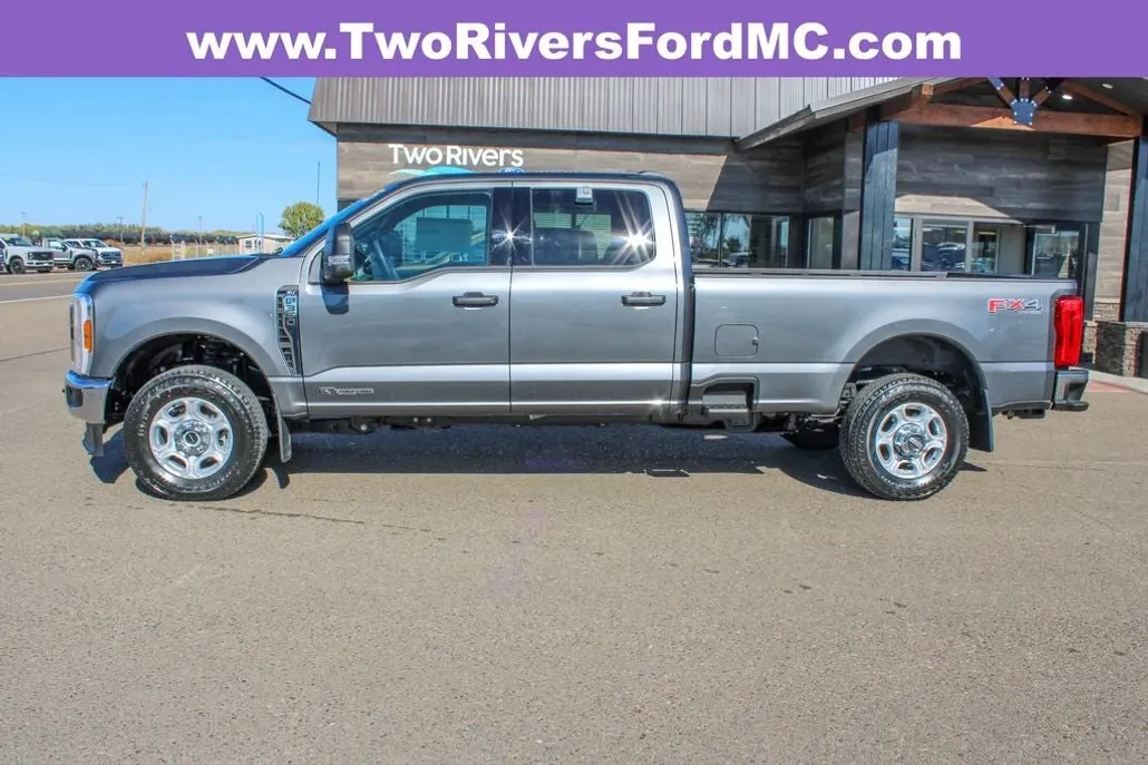 2025 Ford F-350 photo 1