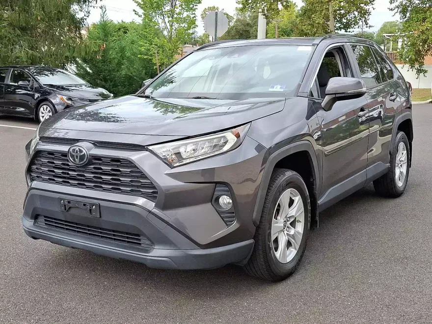 2019 Toyota RAV4 XLE photo 1