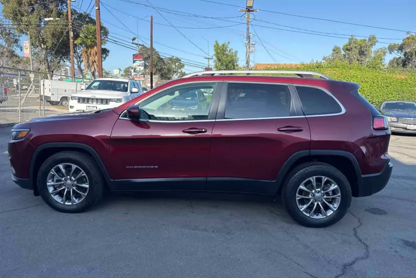 2019 Jeep Cherokee Latitude photo 1