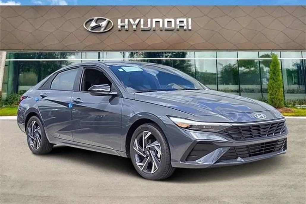 2025 Hyundai Elantra Limited photo 1