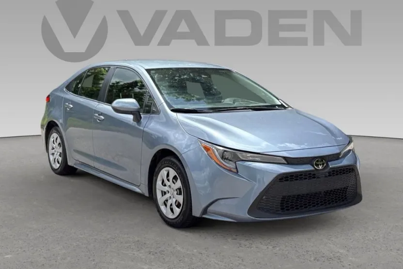 2022 Toyota Corolla LE photo 1