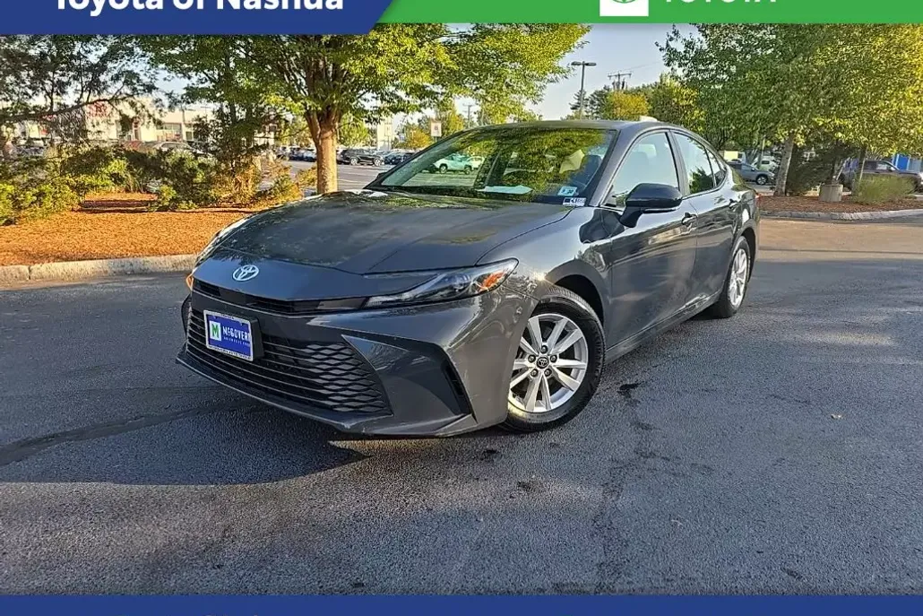 2025 Toyota Camry LE photo 1