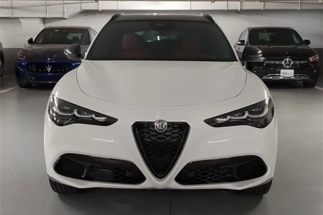 2025 Alfa Romeo Stelvio Sprint Base photo 1