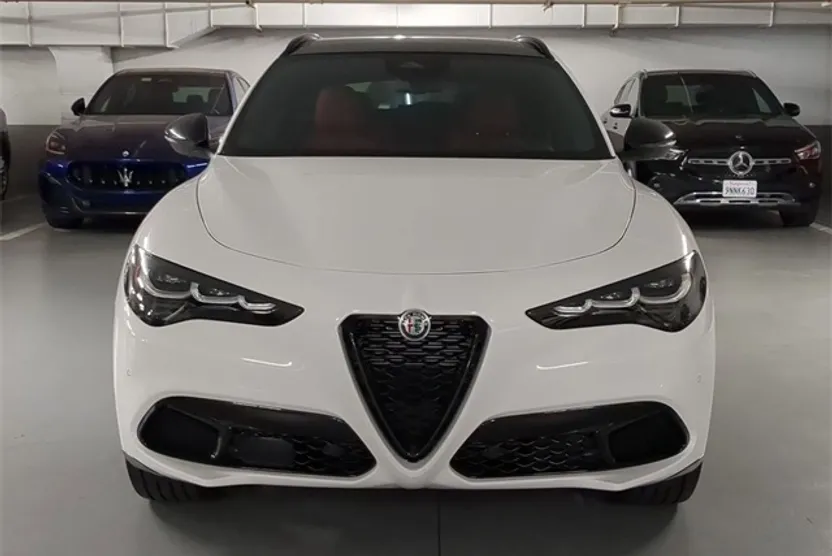 2025 Alfa Romeo Stelvio Sprint Base photo 1