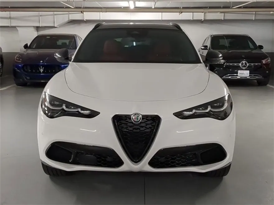 2025 Alfa Romeo Stelvio Sprint Base photo 1