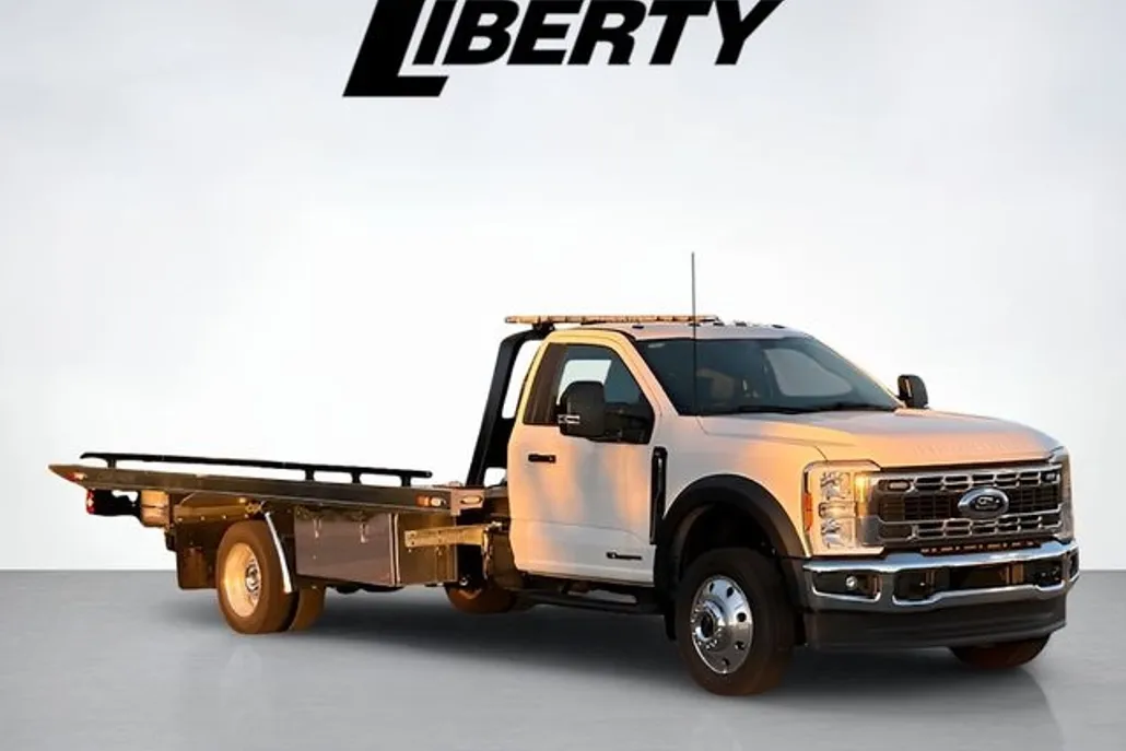 2024 Ford F-550 photo 1