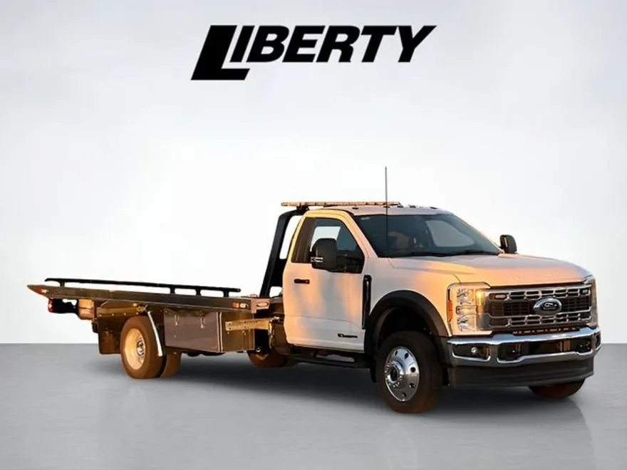 2024 Ford F-550 photo 1