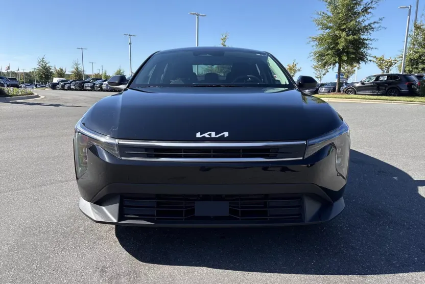 2025 Kia K4 LX photo 1