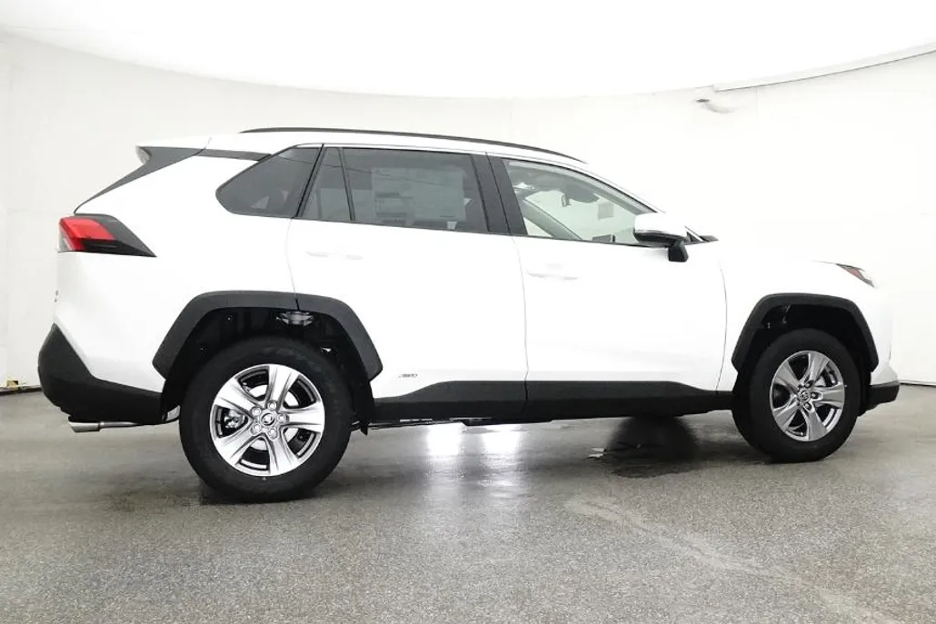 2025 Toyota RAV4 Hybrid XLE photo 1