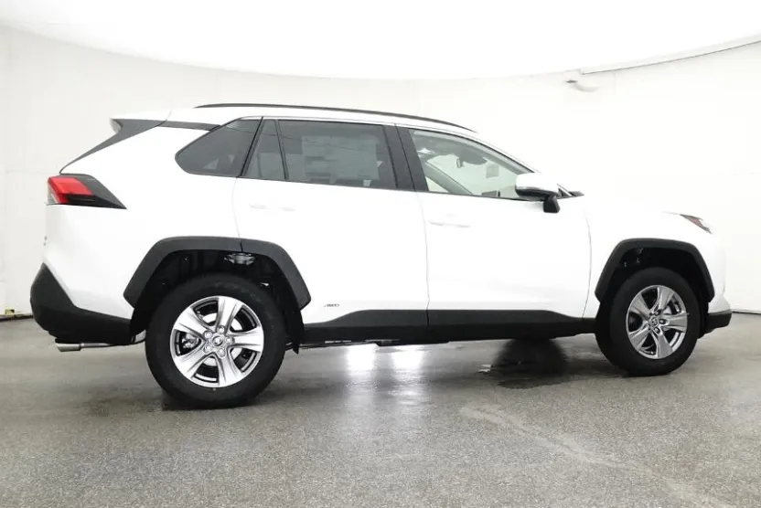 2025 Toyota RAV4 Hybrid XLE photo 1