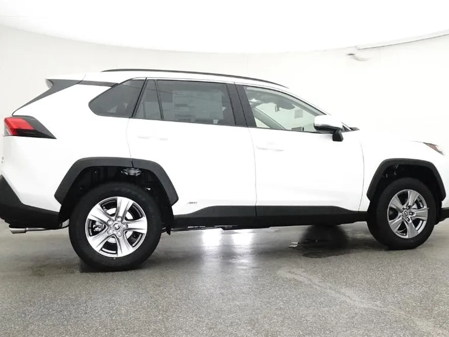 2025 Toyota RAV4 Hybrid XLE photo 1