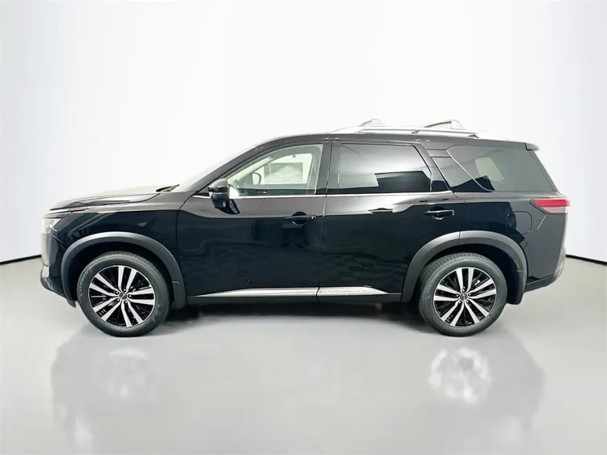 2025 Nissan Pathfinder Platinum photo 1