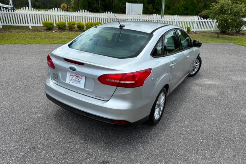 2015 Ford Focus SE photo 1