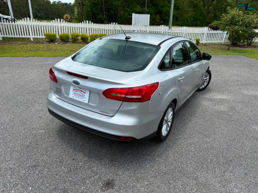 2015 Ford Focus SE photo 1