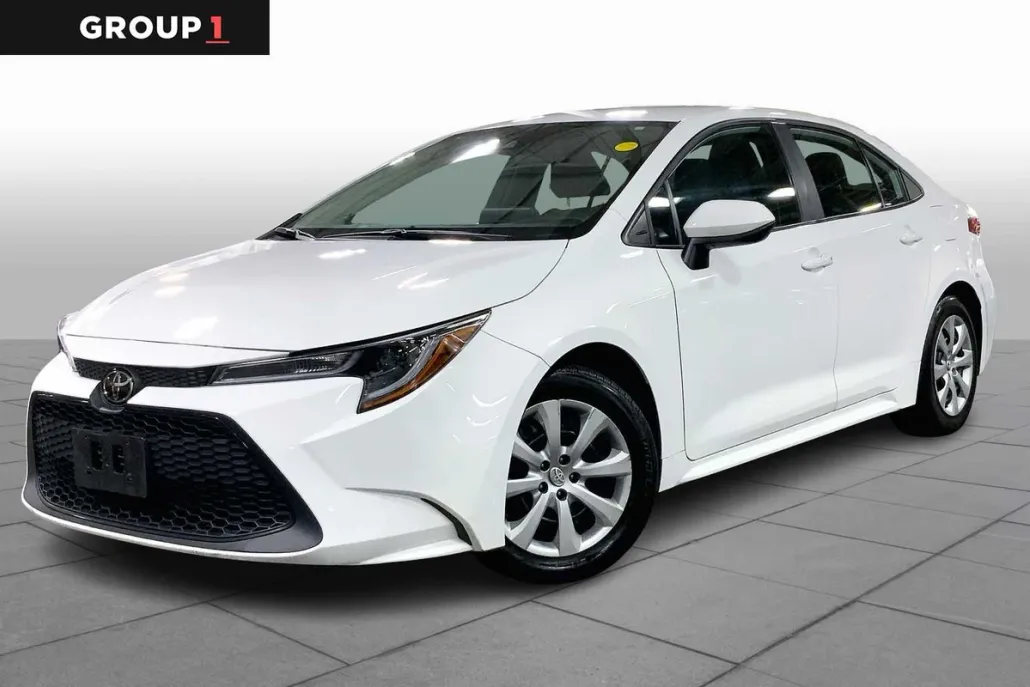 2022 Toyota Corolla LE photo 1