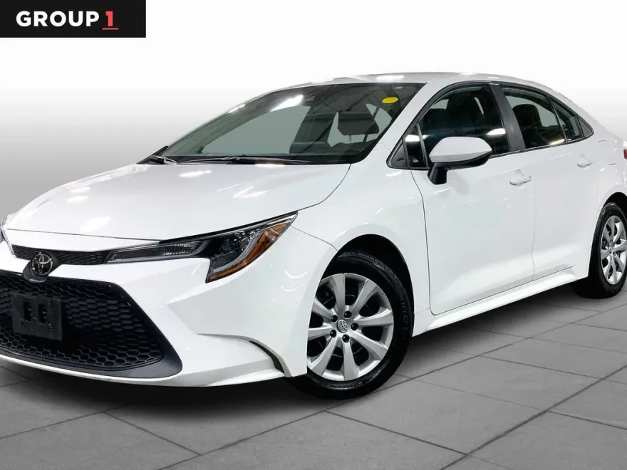 2022 Toyota Corolla LE photo 1