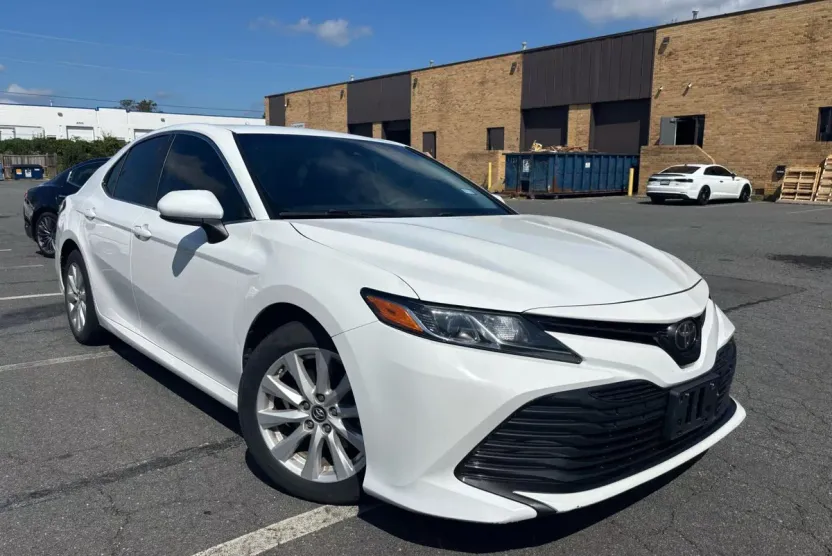 2019 Toyota Camry L photo 1