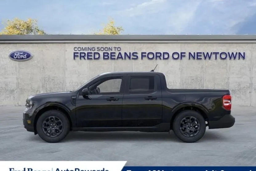 2025 Ford Maverick XLT photo 1